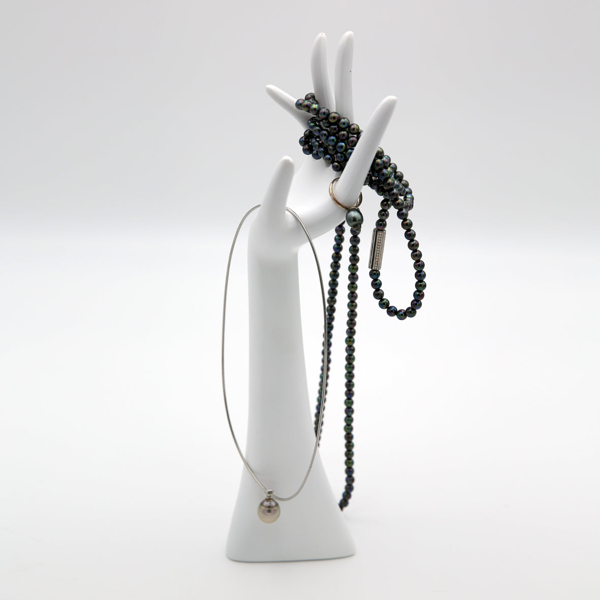TOPANBIETER 999 Design Schmuckhand - Schmuckhalter im weißen Handform für Armbänder, Ketten, Ringe, Uhren - Schmuckdisplay aus Kunstharz - Schmuckaufbewahrung - Dekohand als Schmuckständer - Kettenständer Display H34cm