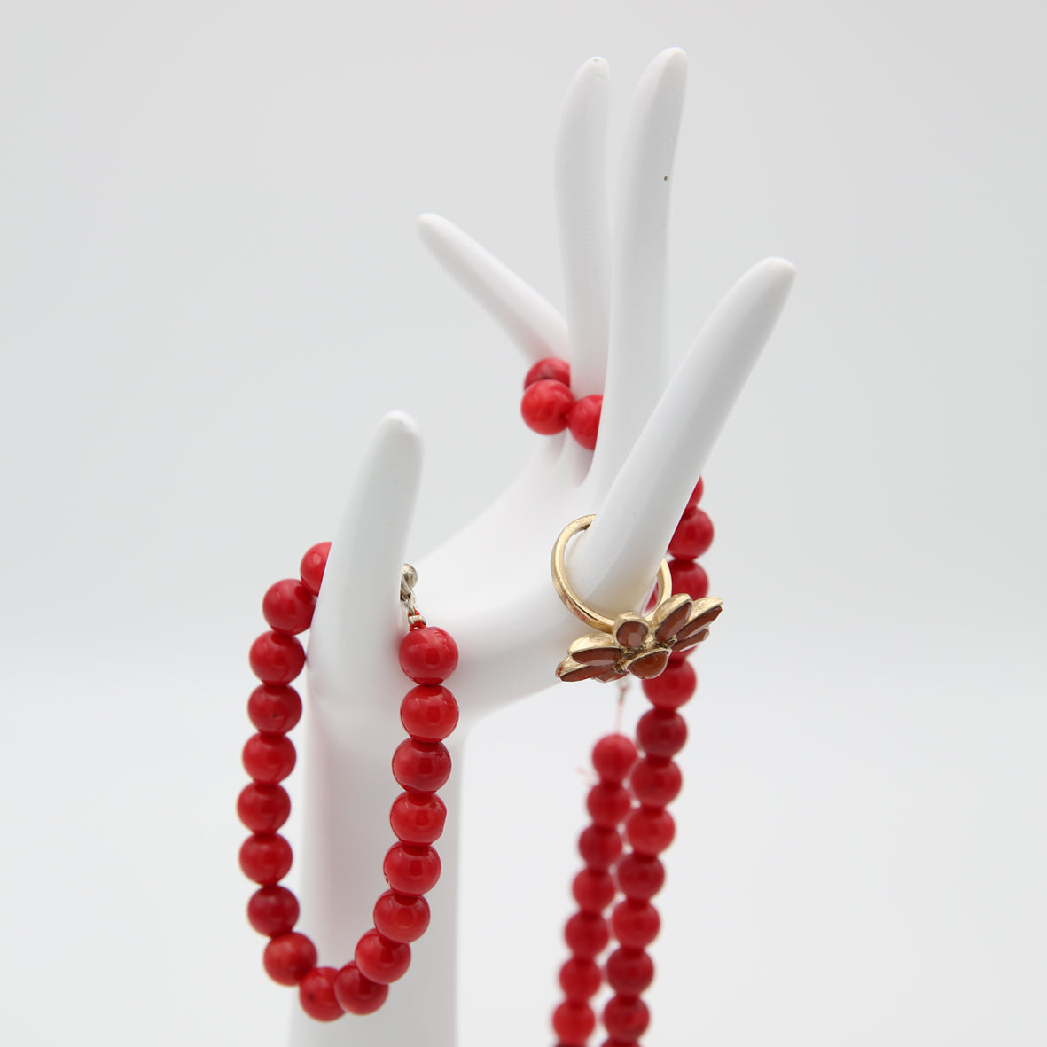 TOPANBIETER 999 Design Schmuckhand - Schmuckhalter im weißen Handform für Armbänder, Ketten, Ringe, Uhren - Schmuckdisplay aus Kunstharz - Schmuckaufbewahrung - Dekohand als Schmuckständer - Kettenständer Display H34cm