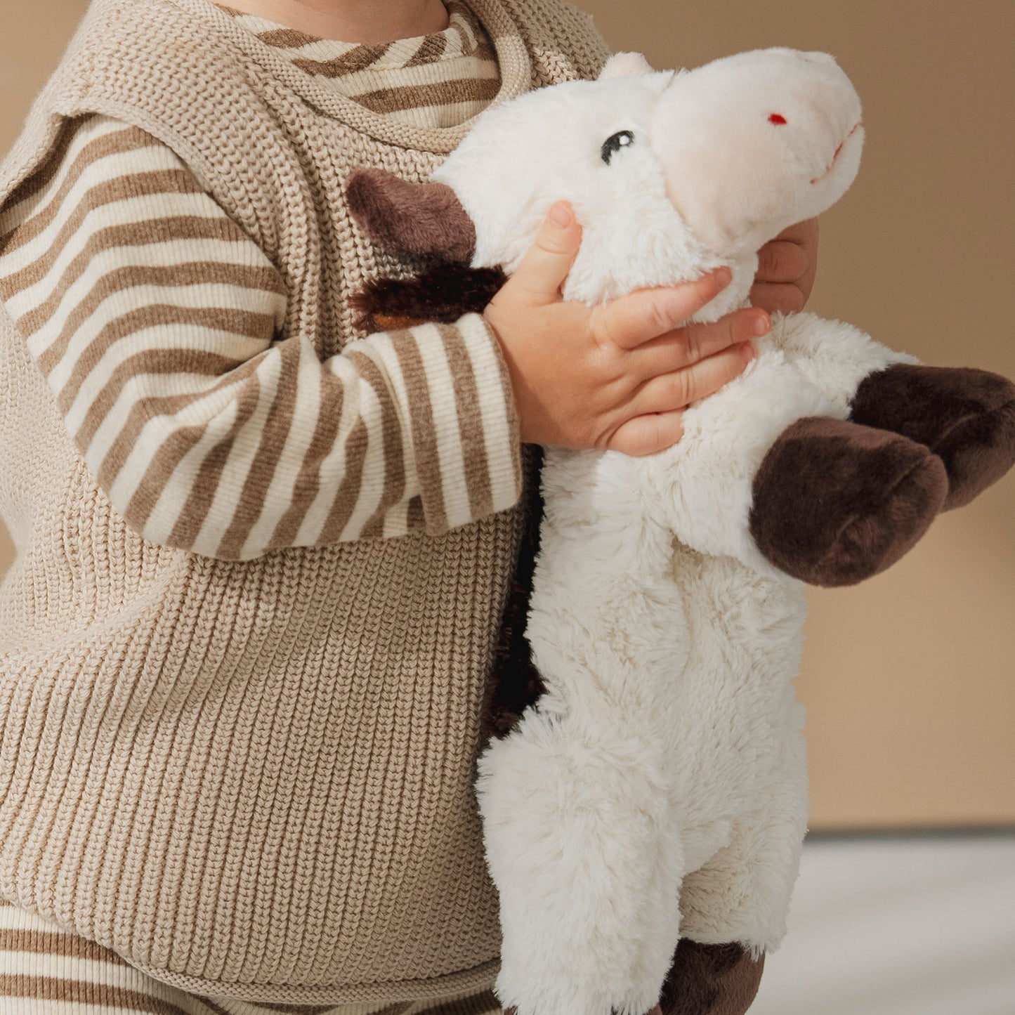 Habibi Plush Classic Wärmetier Kuh liegend Kuscheltier Wärmekissen Wärmflasche