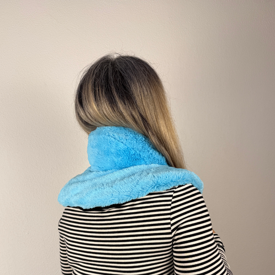 Habibi Plush Premium Nackenhörnchen eisblau Nacken- und Schulterwärmer