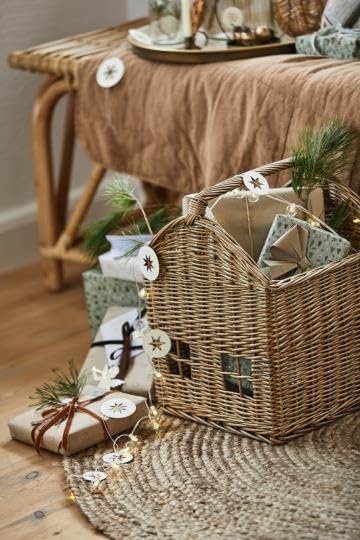 IB Laursen basket house with windows