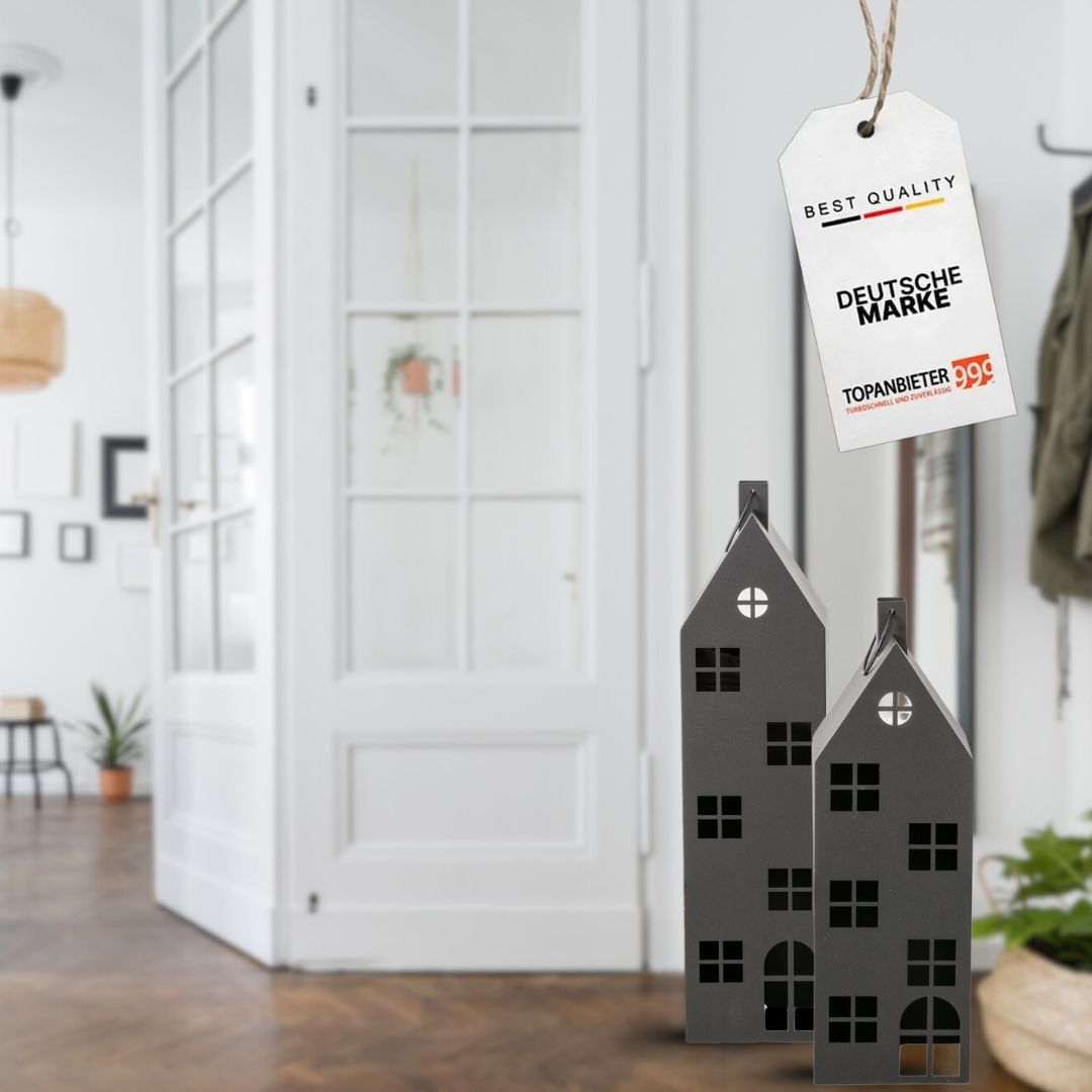Premium 2er Set Laterne Haus XXL Metall in schwarz H66-96 cm groß/ 2tlg Deko Windlicht mit Henkel- Indoor & Outdoor- Lichtdeko für Kerzen & LED- Lichthaus für Haustür, Terrasse, Garten